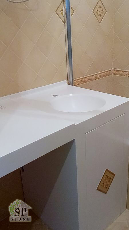столешница  для ванной со шкафом из искусственного камня